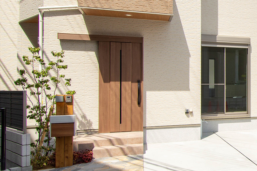 藤井寺市沢田1号地モデルハウスの玄関ドア写真