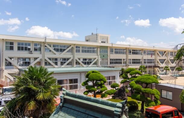 香芝市立二上小学校