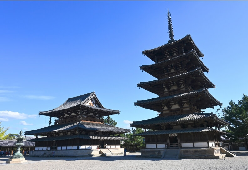 法隆寺（金堂と五重塔）