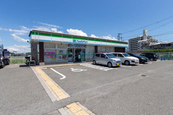 ファミリーマート 羽曳野誉田店