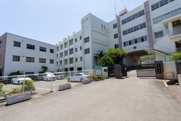 羽曳野市立誉田中学校